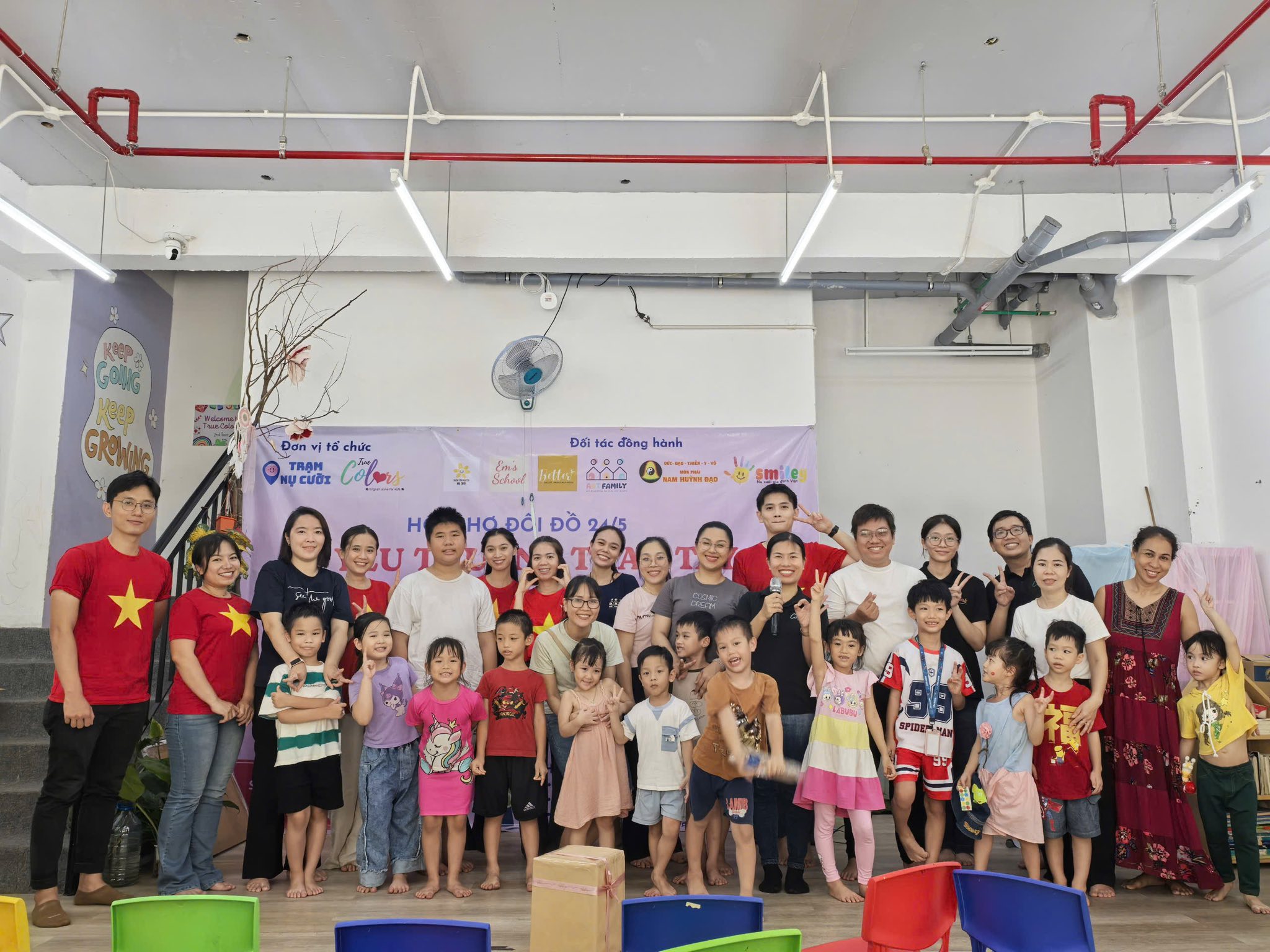 Cùng Em Lớn | Gây quỹ cùng “Yêu thương trao tay”